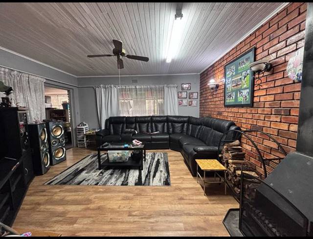 3 BEDROOM HOUSE FOR SALE IN WENTWORTH PARK